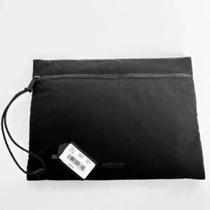 Bottega Veneta Light Paper Pouch Nylon Clutch Tasche.